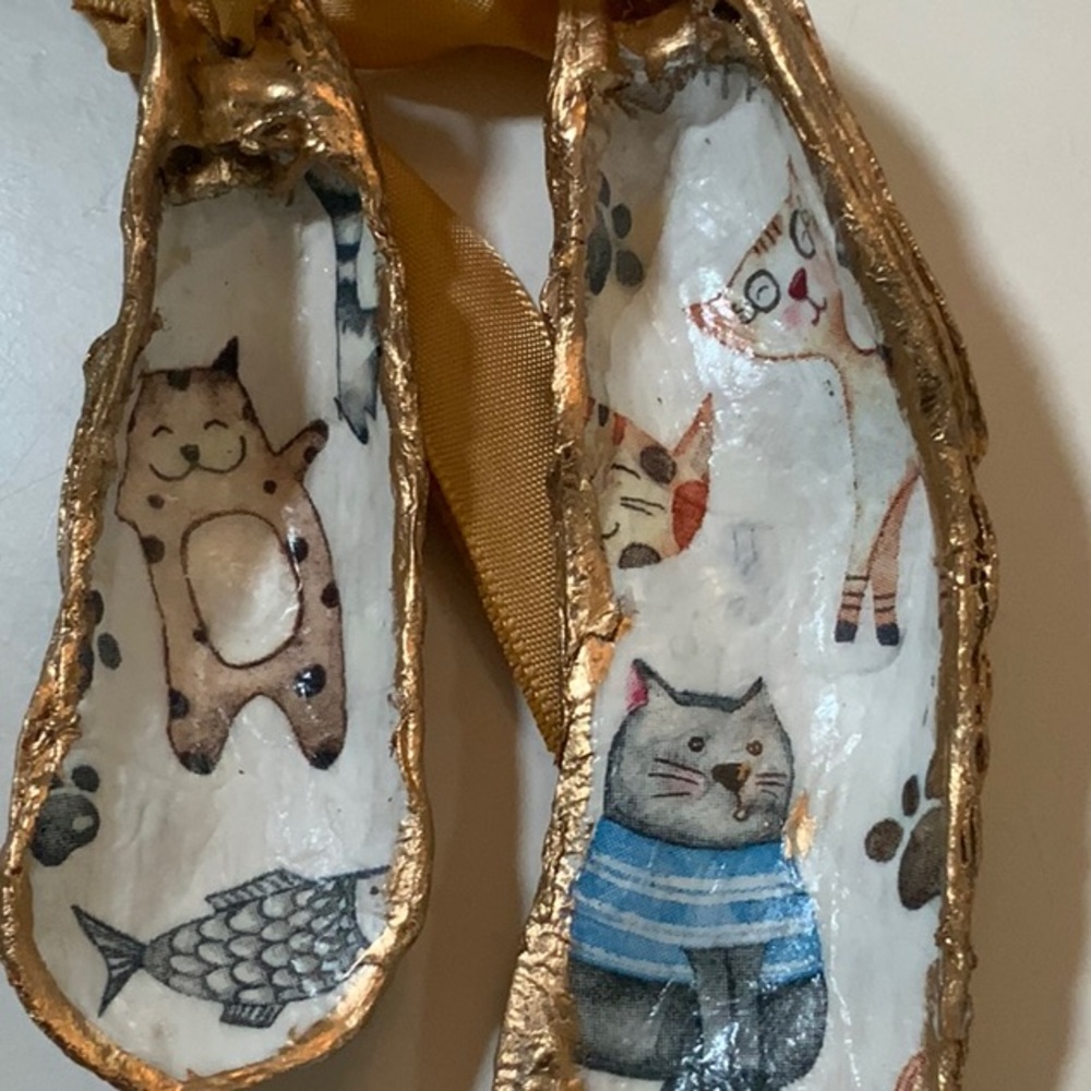 4 kitten dishes, 4 napkins, 4 decoupaged oyster kitten rings - Picture 6 of 7